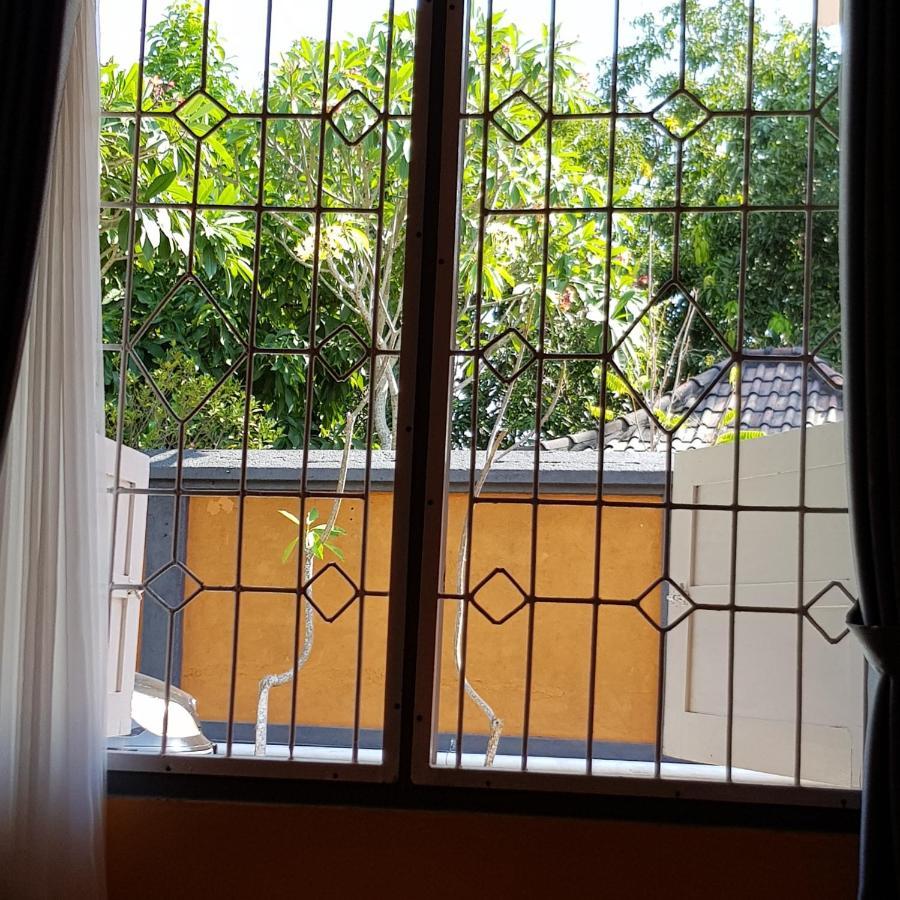 Dewi Sri Guesthouse Mataram Exterior photo