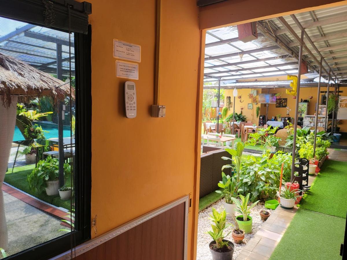 Dewi Sri Guesthouse Mataram Exterior photo