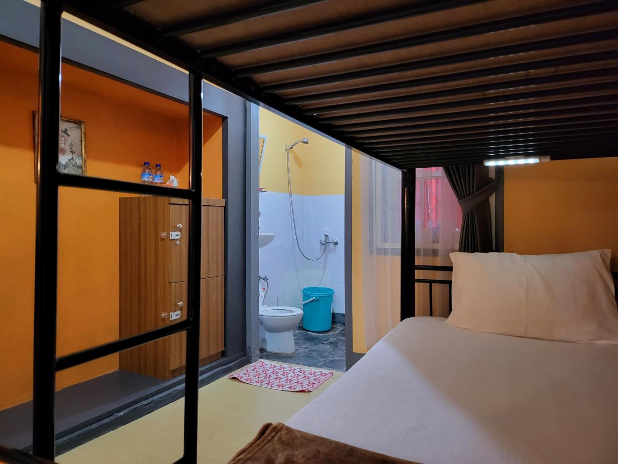 Dewi Sri Guesthouse Mataram Exterior photo