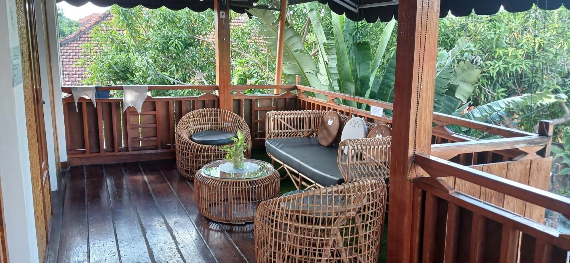 Dewi Sri Guesthouse Mataram Exterior photo
