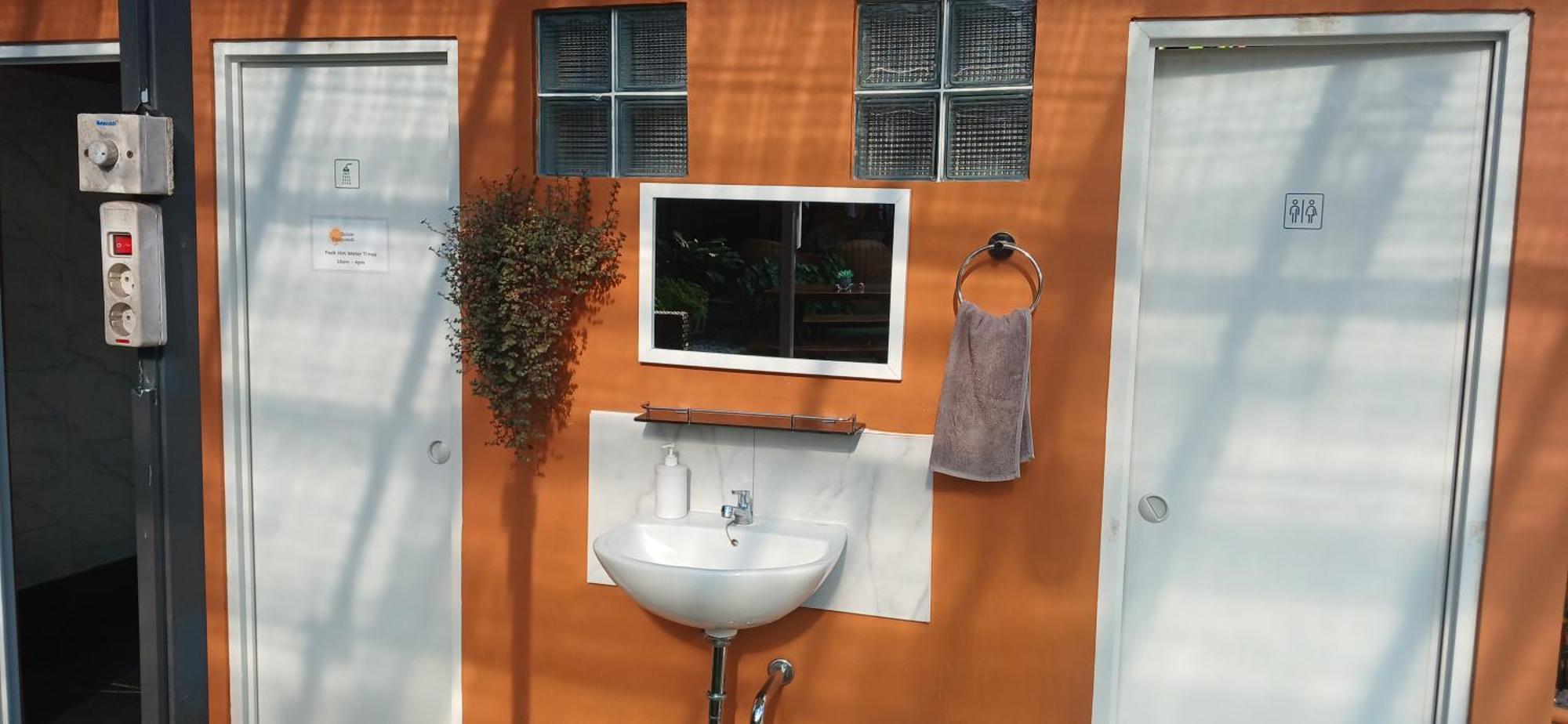 Dewi Sri Guesthouse Mataram Exterior photo