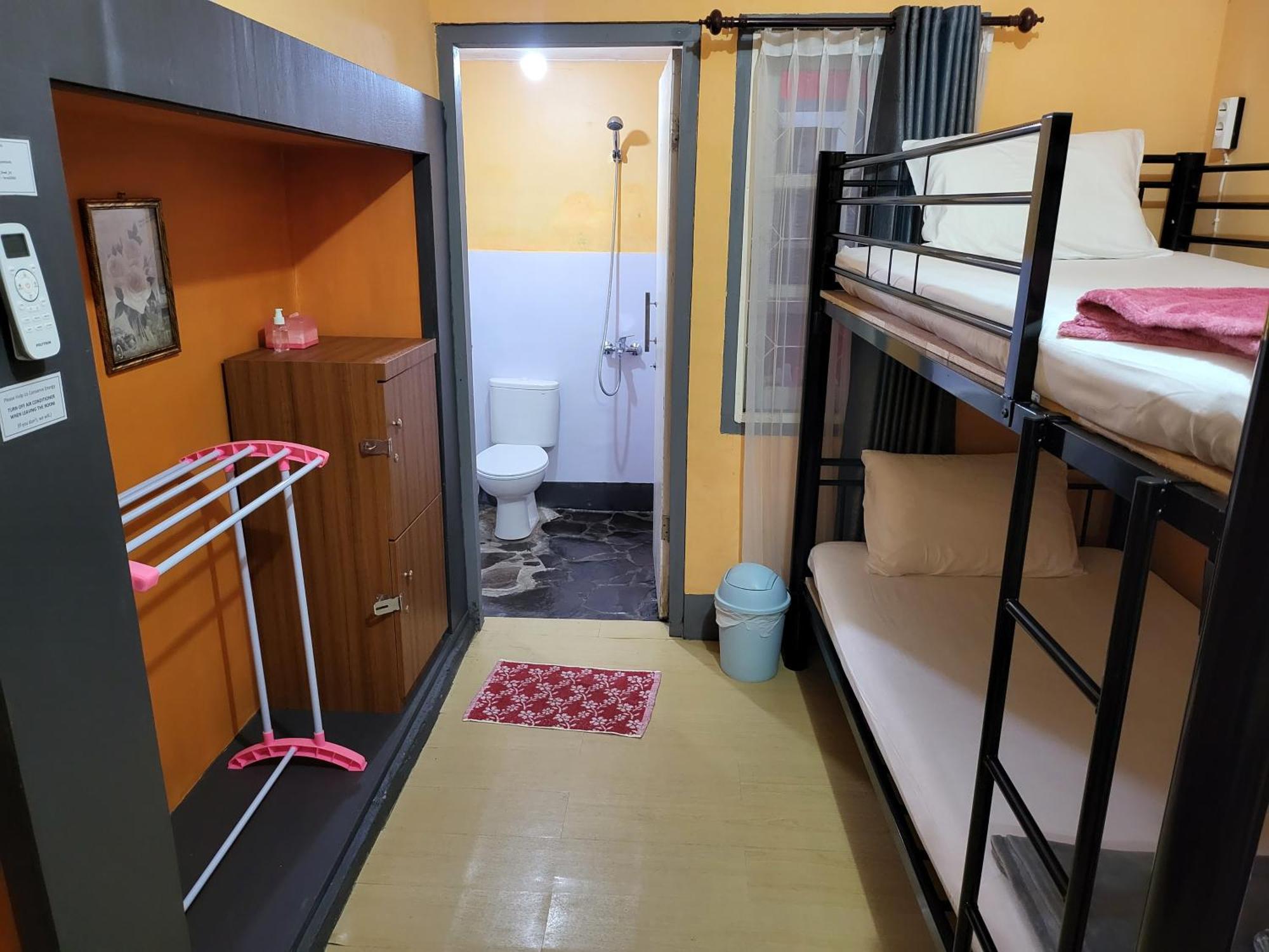 Dewi Sri Guesthouse Mataram Exterior photo