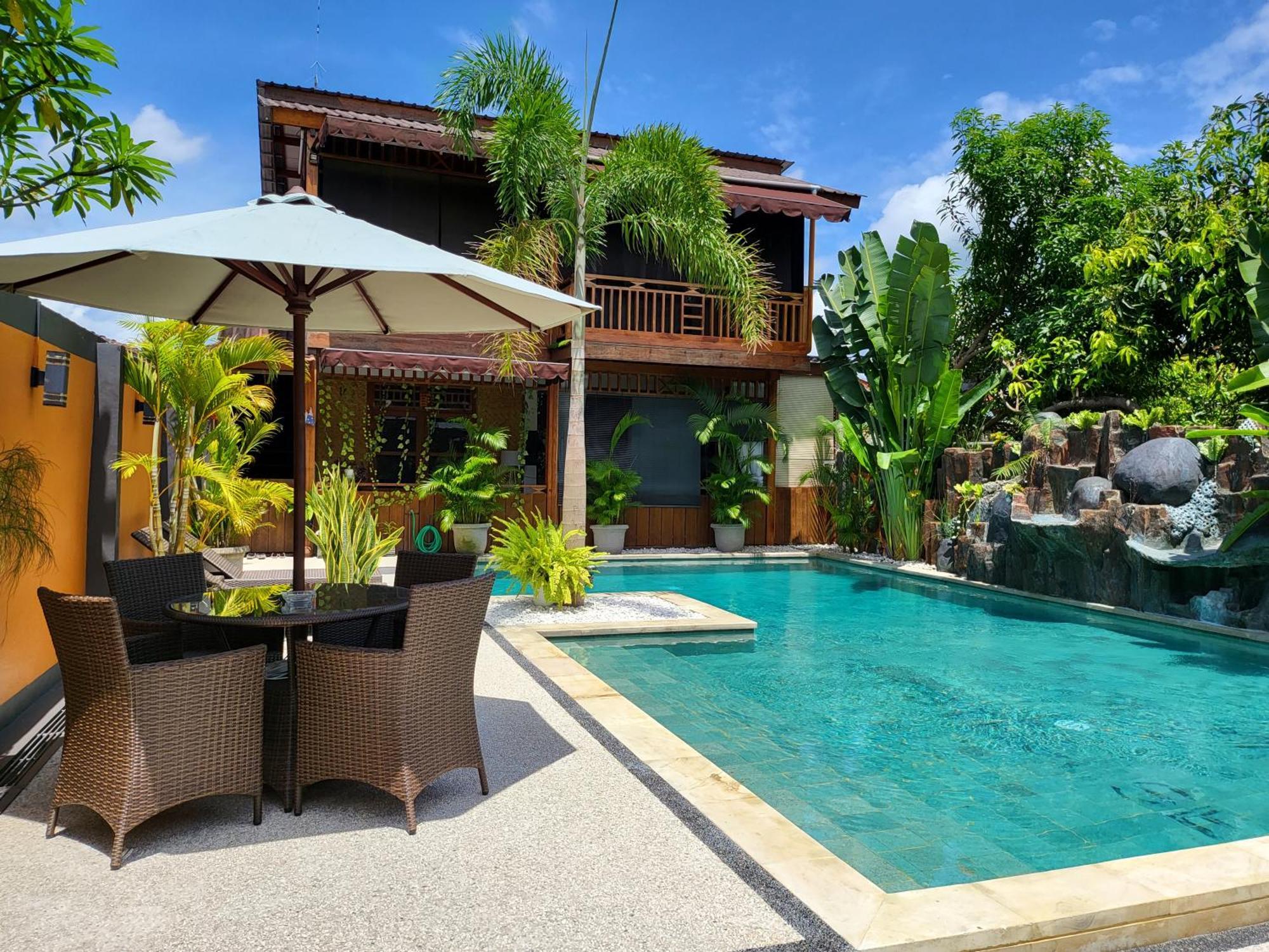 Dewi Sri Guesthouse Mataram Exterior photo