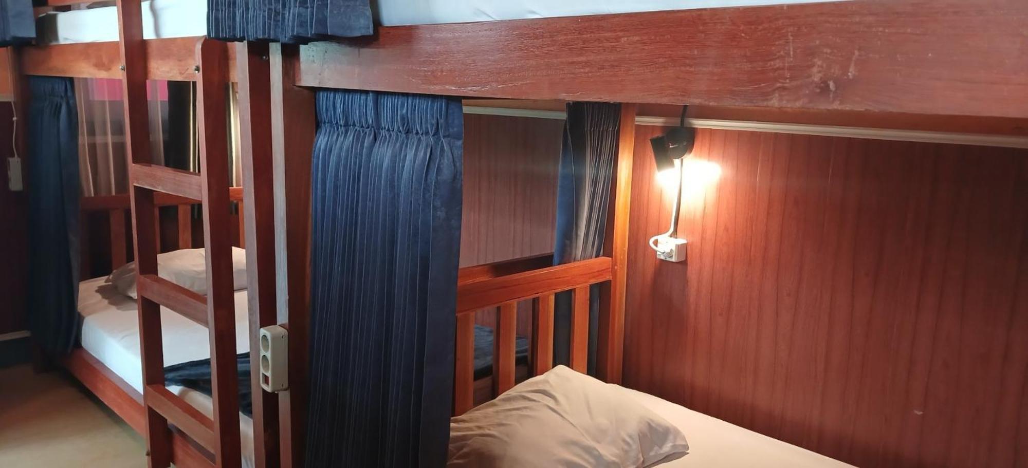 Dewi Sri Guesthouse Mataram Exterior photo